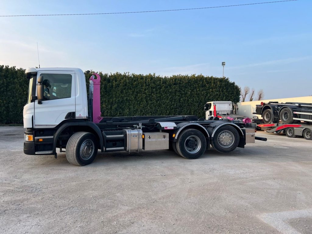 SCANIA P410 SCARRABILE CON RIDUTTORE AI MOZZI - משאית הרמת וו: תמונה 2 SCANIA P410 SCARRABILE CON RIDUTTORE AI MOZZI - משאית הרמת וו: תמונה 2