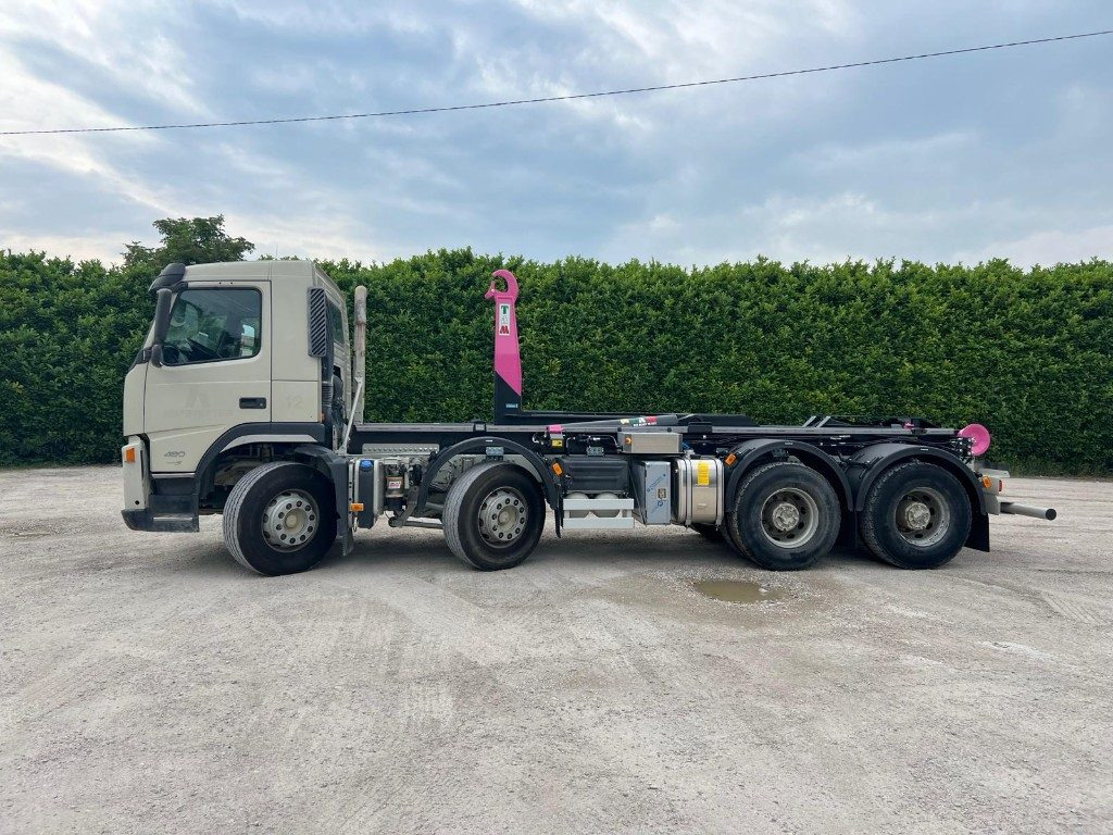 VOLVO FM480 SCARRABILE 8X4 - משאית הרמת וו: תמונה 2 VOLVO FM480 SCARRABILE 8X4 - משאית הרמת וו: תמונה 2