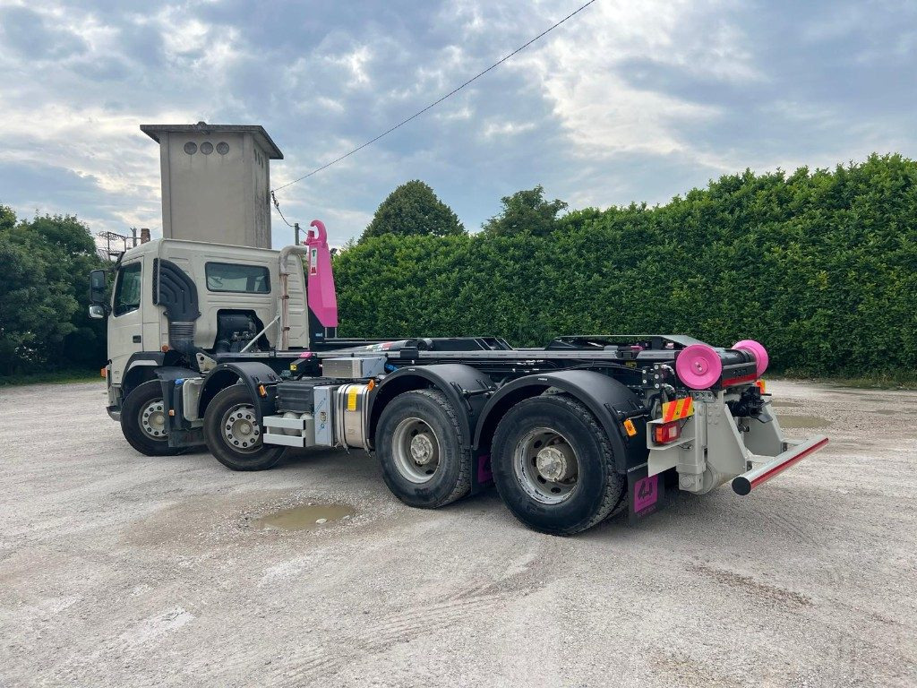 VOLVO FM480 SCARRABILE 8X4 - משאית הרמת וו: תמונה 3 VOLVO FM480 SCARRABILE 8X4 - משאית הרמת וו: תמונה 3