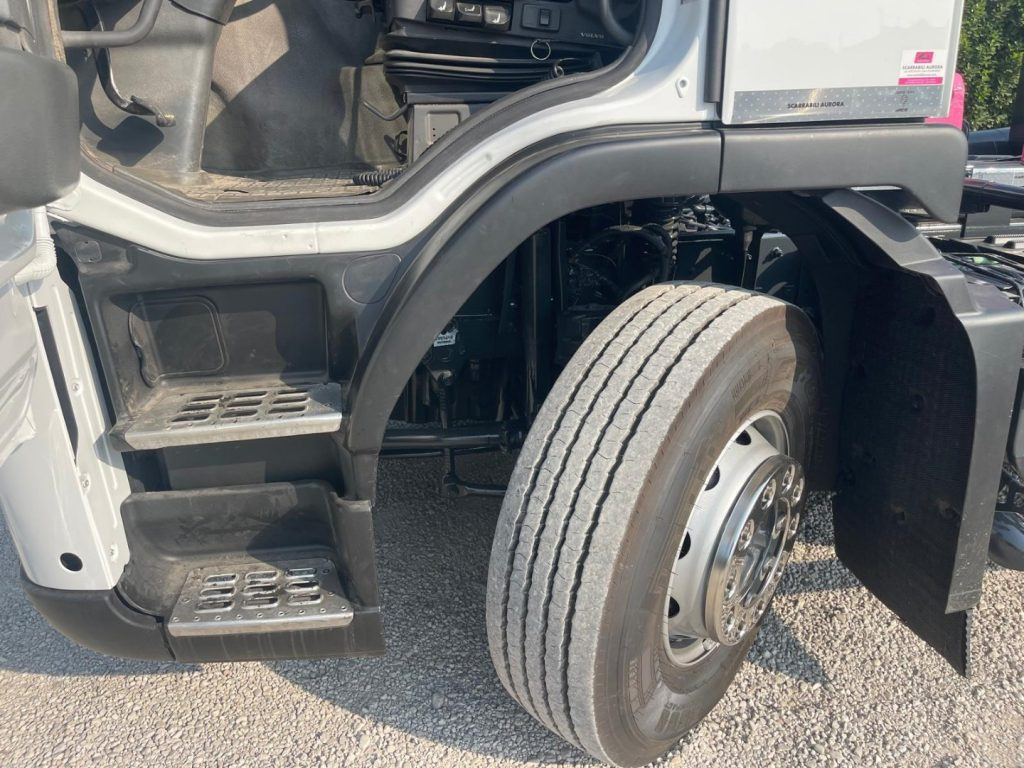 VOLVO FM9 SCARRABILE - משאית הרמת וו: תמונה 3 VOLVO FM9 SCARRABILE - משאית הרמת וו: תמונה 3