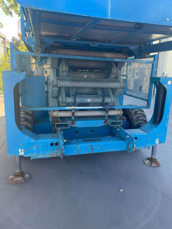Genie GS-4390 - מעלית מספריים: תמונה 4 Genie GS-4390 - מעלית מספריים: תמונה 4
