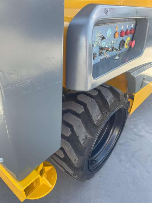 Haulotte COMPACT 12DX - מעלית מספריים: תמונה 5 Haulotte COMPACT 12DX - מעלית מספריים: תמונה 5