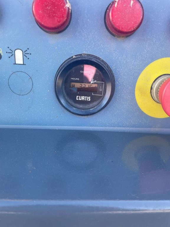 Haulotte COMPACT 12DX - מעלית מספריים: תמונה 4 Haulotte COMPACT 12DX - מעלית מספריים: תמונה 4