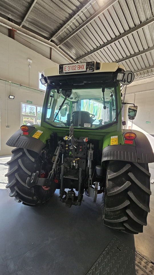 FENDT 211S VARIO - טרקטור חקלאי: תמונה 2 FENDT 211S VARIO - טרקטור חקלאי: תמונה 2