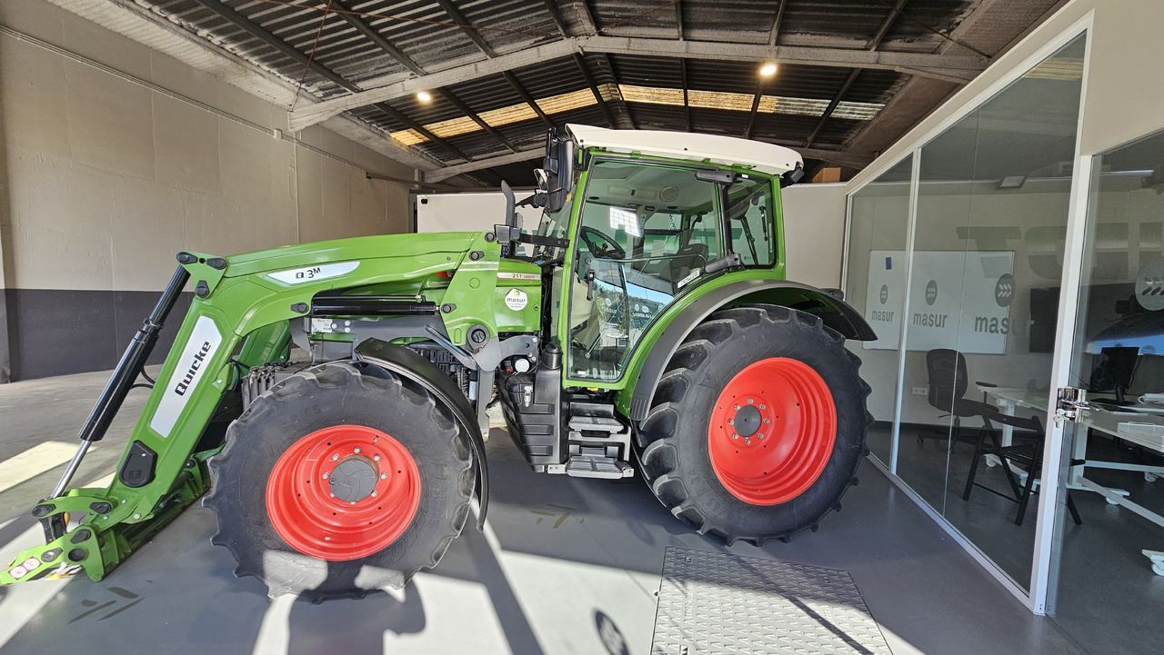FENDT 211S VARIO - טרקטור חקלאי: תמונה 1 FENDT 211S VARIO - טרקטור חקלאי: תמונה 1
