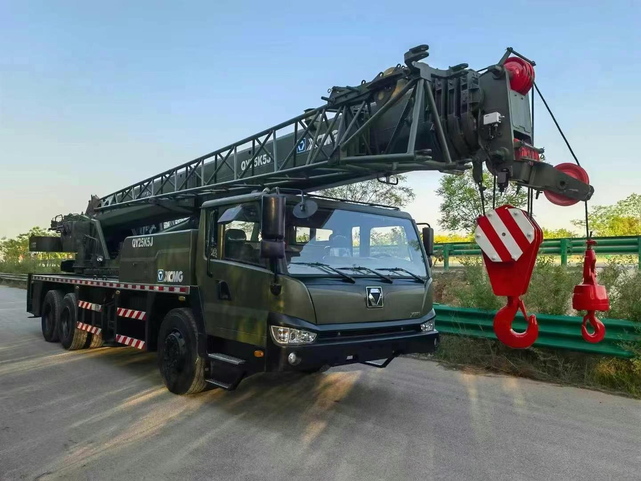 XCMG QY25K5-1 25 ton truck crane - עגורן נייד: תמונה 2 XCMG QY25K5-1 25 ton truck crane - עגורן נייד: תמונה 2