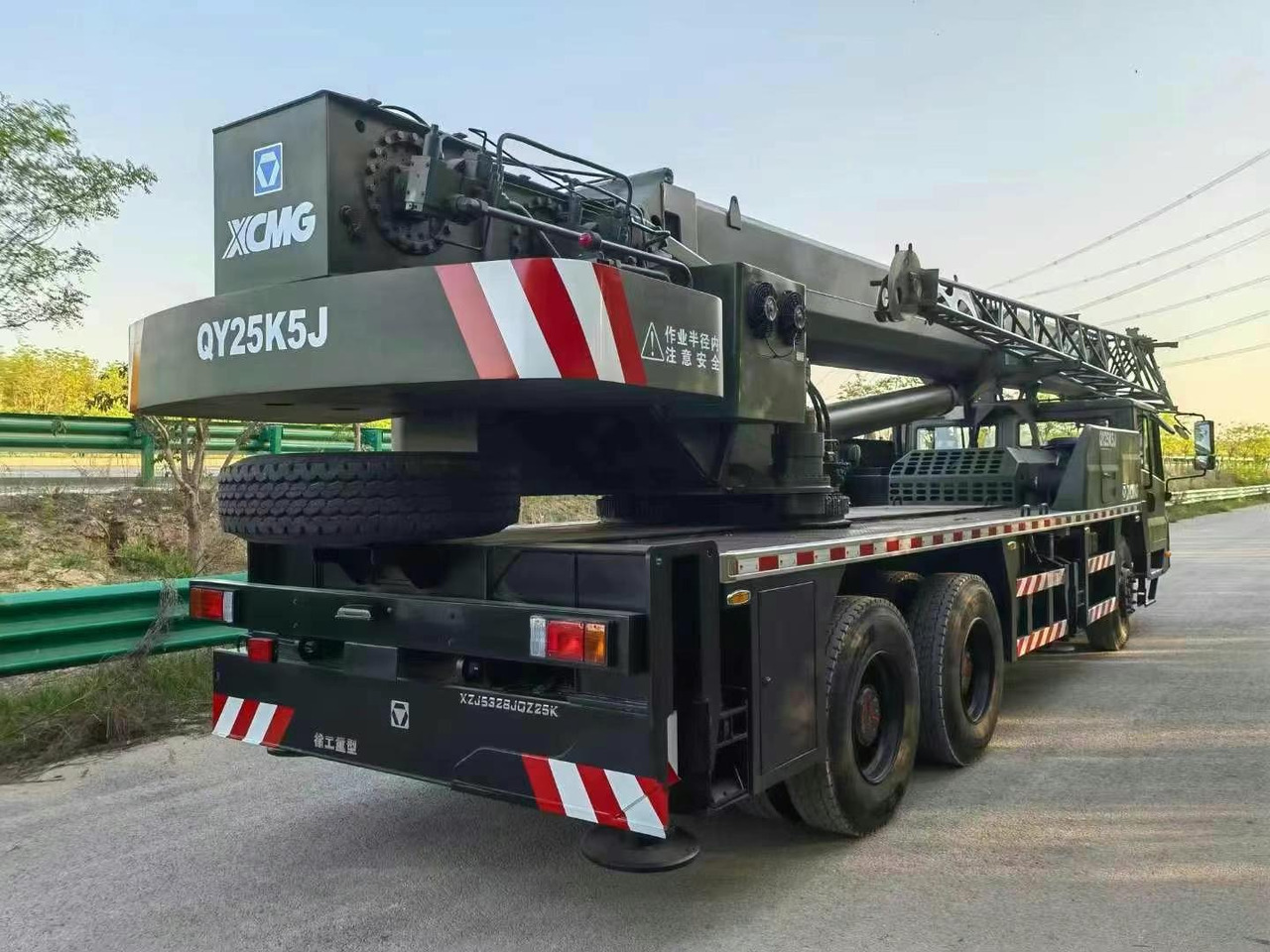 XCMG QY25K5-1 25 ton truck crane - עגורן נייד: תמונה 4 XCMG QY25K5-1 25 ton truck crane - עגורן נייד: תמונה 4