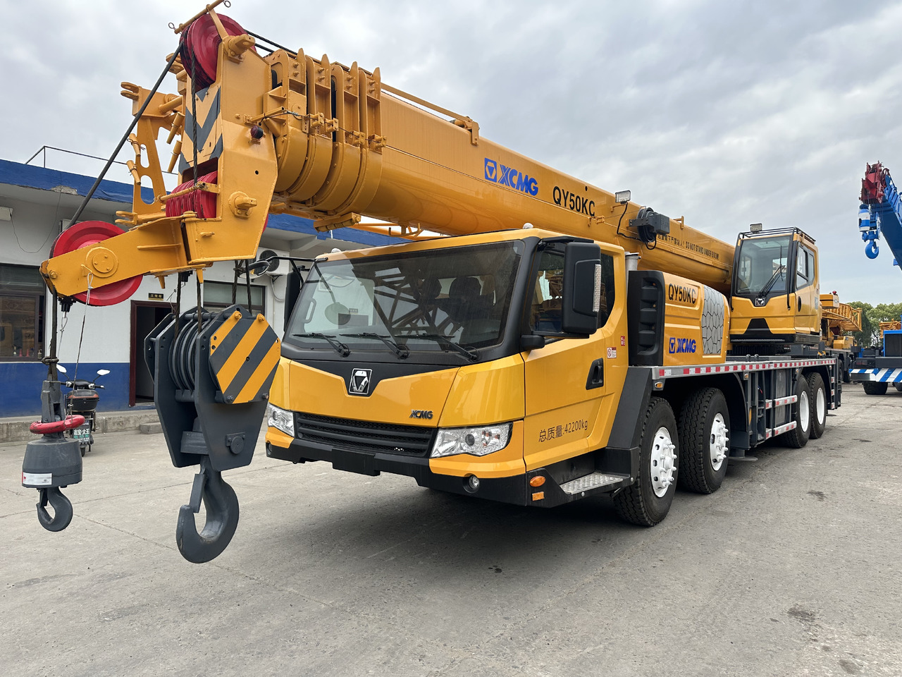XCMG qy50kc xct55 qy55kc 50ton 55 ton 70 ton 85 ton 90 ton 100 ton 110 ton 130 ton truck crane - עגורן נייד: תמונה 1 XCMG qy50kc xct55 qy55kc 50ton 55 ton 70 ton 85 ton 90 ton 100 ton 110 ton 130 ton truck crane - עגורן נייד: תמונה 1