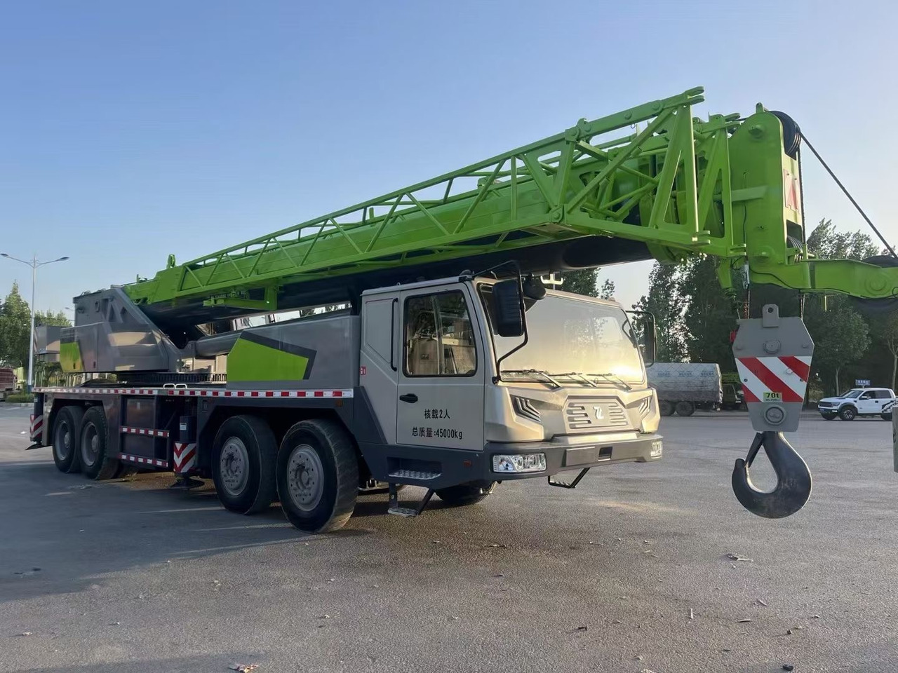 ZOOMLION ZTC700V 70 ton truck crane - עגורן נייד: תמונה 2 ZOOMLION ZTC700V 70 ton truck crane - עגורן נייד: תמונה 2