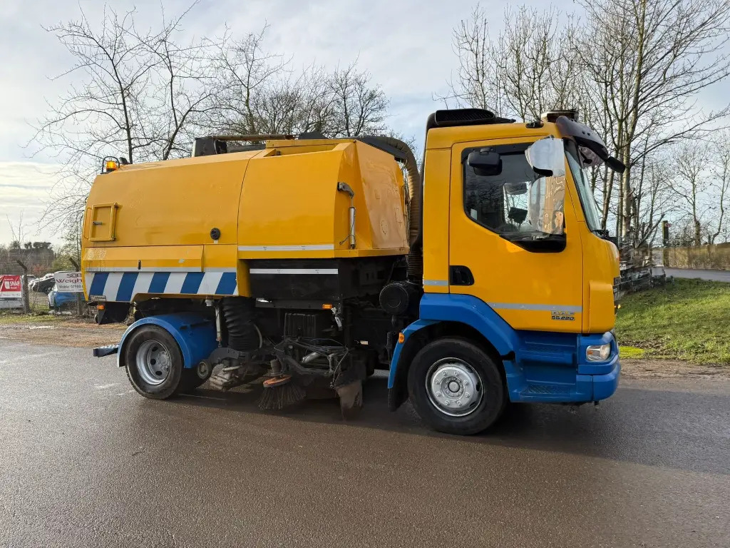 DAF LF 55.220 (Road-Sweeper with Vacuum) - LHD - מטאטא כבישים: תמונה 2 DAF LF 55.220 (Road-Sweeper with Vacuum) - LHD - מטאטא כבישים: תמונה 2