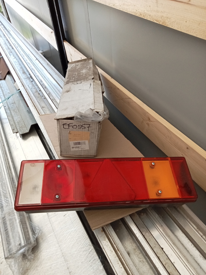 Trouillet FEU ARRIERE GAUCHE LC7T - פנס אחורי: תמונה 1 Trouillet FEU ARRIERE GAUCHE LC7T - פנס אחורי: תמונה 1