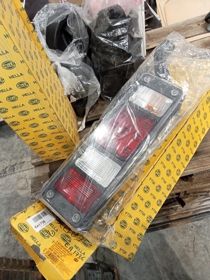 Trouillet FEU MODULAR HYBRID DROIT + GAUCHE - פנס אחורי: תמונה 2 Trouillet FEU MODULAR HYBRID DROIT + GAUCHE - פנס אחורי: תמונה 2