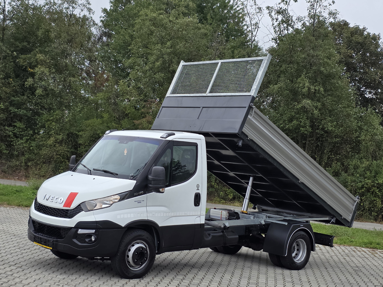 IVECO Daily 70c-17 Wywrotka 3.80 M ! Kiper 3-Stronny ! Klima ! 3.0 HPI * 170 Hp ! Super Stan ! Z Włoch ! - כלי רכב מסחרי מזהיר: תמונה 1 IVECO Daily 70c-17 Wywrotka 3.80 M ! Kiper 3-Stronny ! Klima ! 3.0 HPI * 170 Hp ! Super Stan ! Z Włoch ! - כלי רכב מסחרי מזהיר: תמונה 1