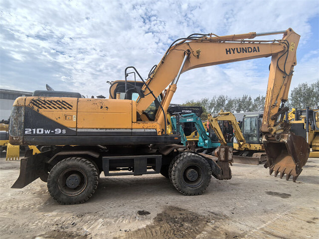 Hyundai R210W-9S - מחפר גלגלים: תמונה 1 Hyundai R210W-9S - מחפר גלגלים: תמונה 1