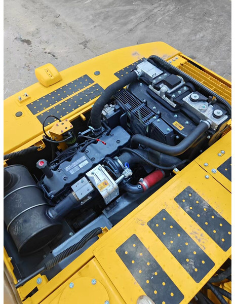 Komatsu PC220-8 - מחפר סורק: תמונה 3 Komatsu PC220-8 - מחפר סורק: תמונה 3