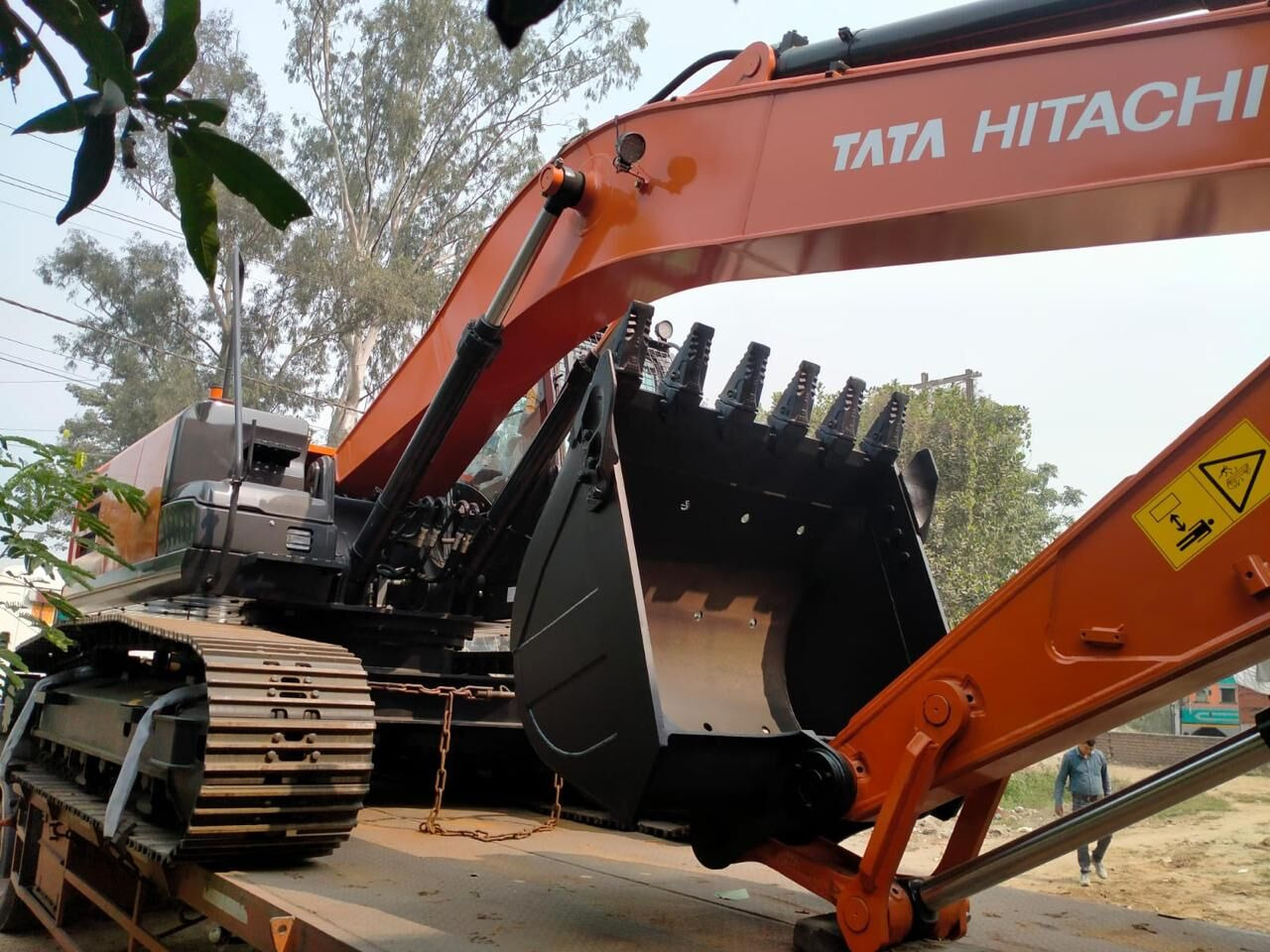 New Hitachi ZX220 LC tracked excavator - מחפר סורק: תמונה 1 New Hitachi ZX220 LC tracked excavator - מחפר סורק: תמונה 1