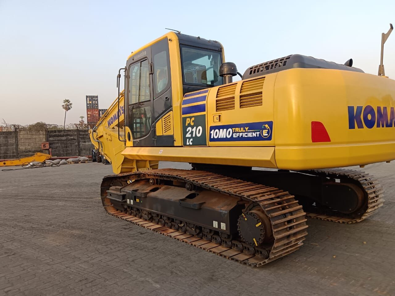 New Komatsu PC210 tracked excavator - מחפר סורק: תמונה 1 New Komatsu PC210 tracked excavator - מחפר סורק: תמונה 1