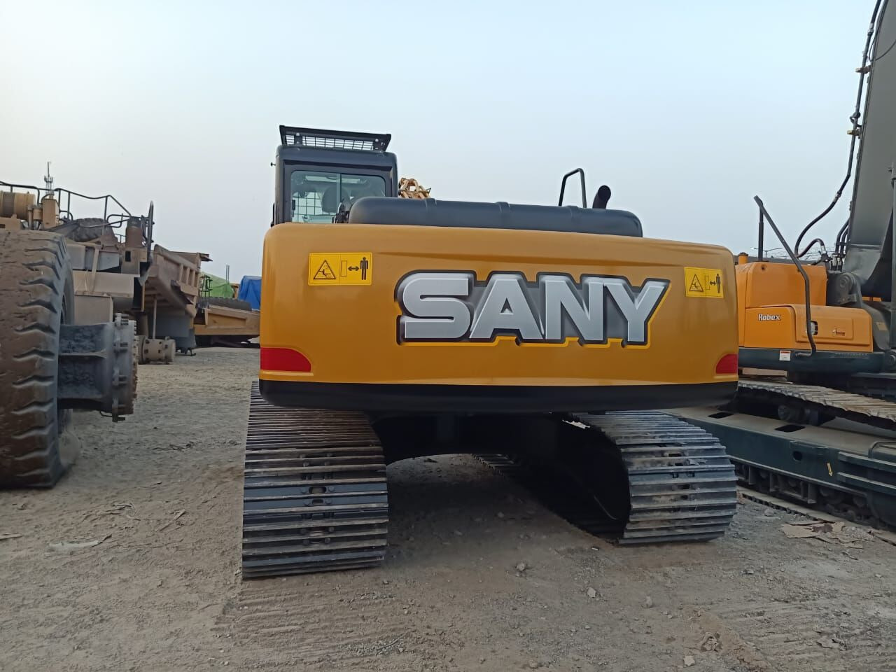 New Sany SY 215 MITSUBISHI ENGINE tracked excavator - מחפר סורק: תמונה 2 New Sany SY 215 MITSUBISHI ENGINE tracked excavator - מחפר סורק: תמונה 2