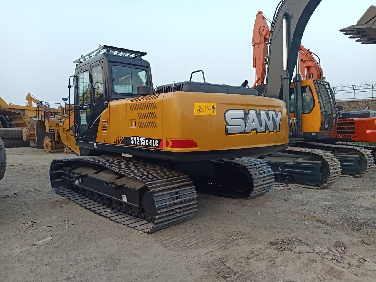 New Sany SY 215 MITSUBISHI ENGINE tracked excavator - מחפר סורק: תמונה 1 New Sany SY 215 MITSUBISHI ENGINE tracked excavator - מחפר סורק: תמונה 1