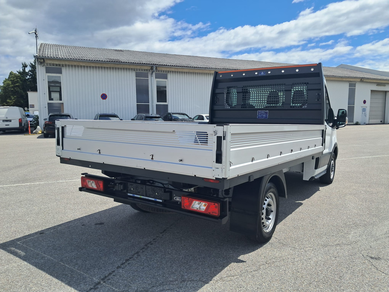 FORD TR Pritsche L2 | EZ 2018 | Euro 6 | Schaltgetr. - כלי רכב מסחרי במיטה שטוחה: תמונה 5 FORD TR Pritsche L2 | EZ 2018 | Euro 6 | Schaltgetr. - כלי רכב מסחרי במיטה שטוחה: תמונה 5
