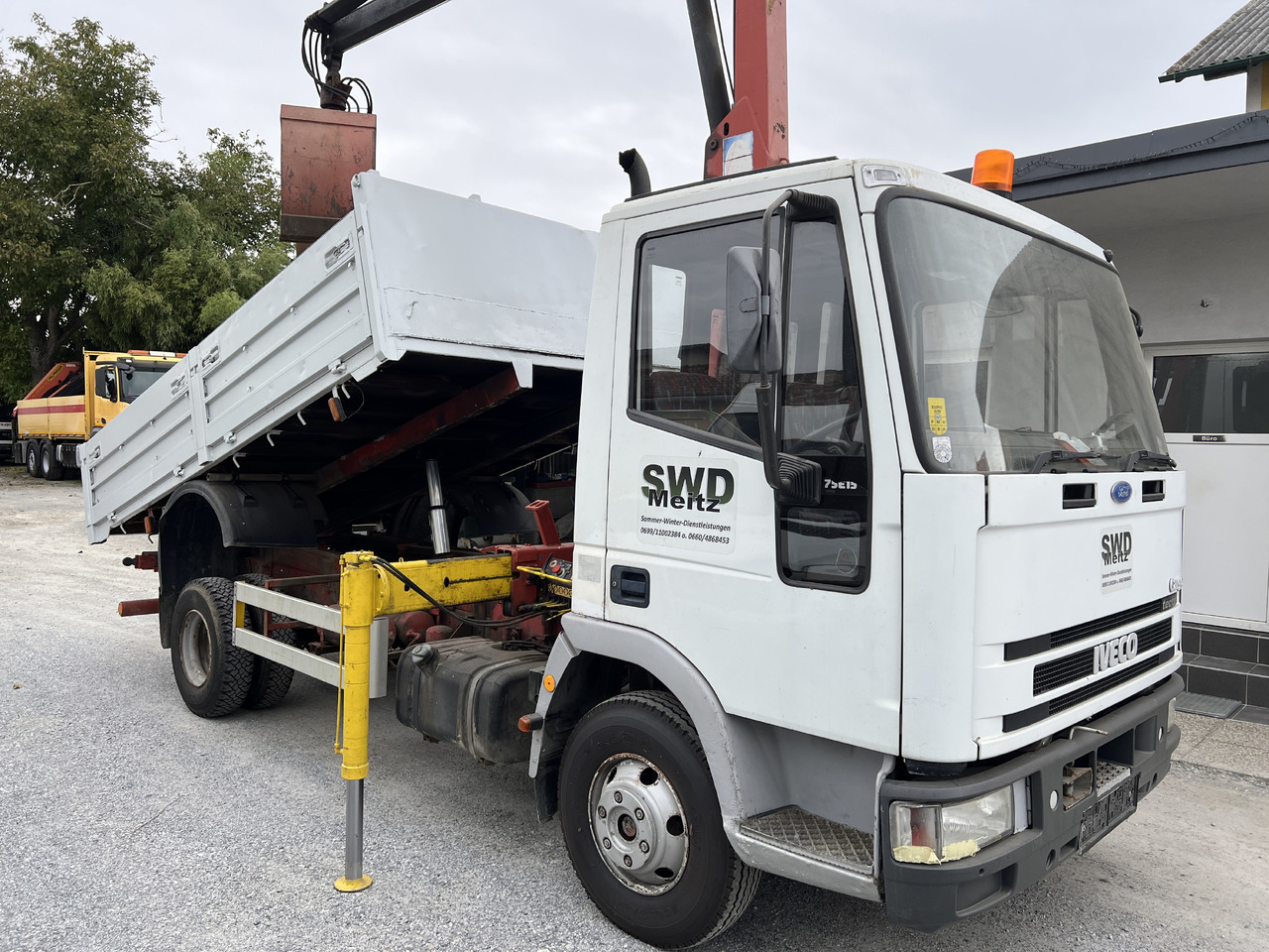 IVECO EUROCARGO 75E15 Kipper mit Kran - מזהיר, משאית מנוף: תמונה 2 IVECO EUROCARGO 75E15 Kipper mit Kran - מזהיר, משאית מנוף: תמונה 2