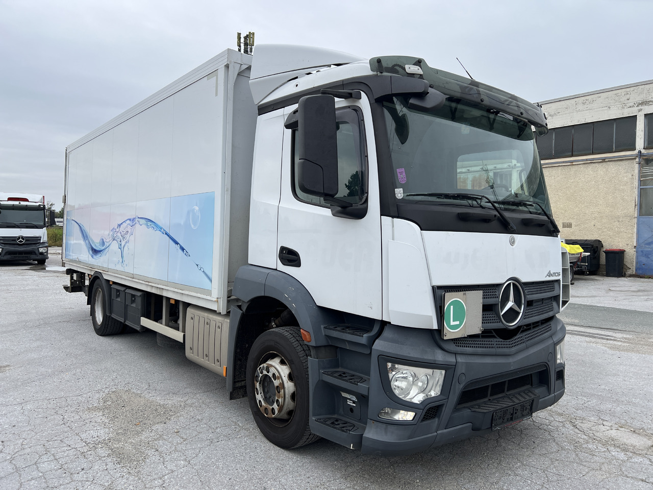 MERCEDES-BENZ ANTOS 18.30 L automatische Seitenladung | LBW | Klima | Tempomat - משאית משקאות: תמונה 2 MERCEDES-BENZ ANTOS 18.30 L automatische Seitenladung | LBW | Klima | Tempomat - משאית משקאות: תמונה 2