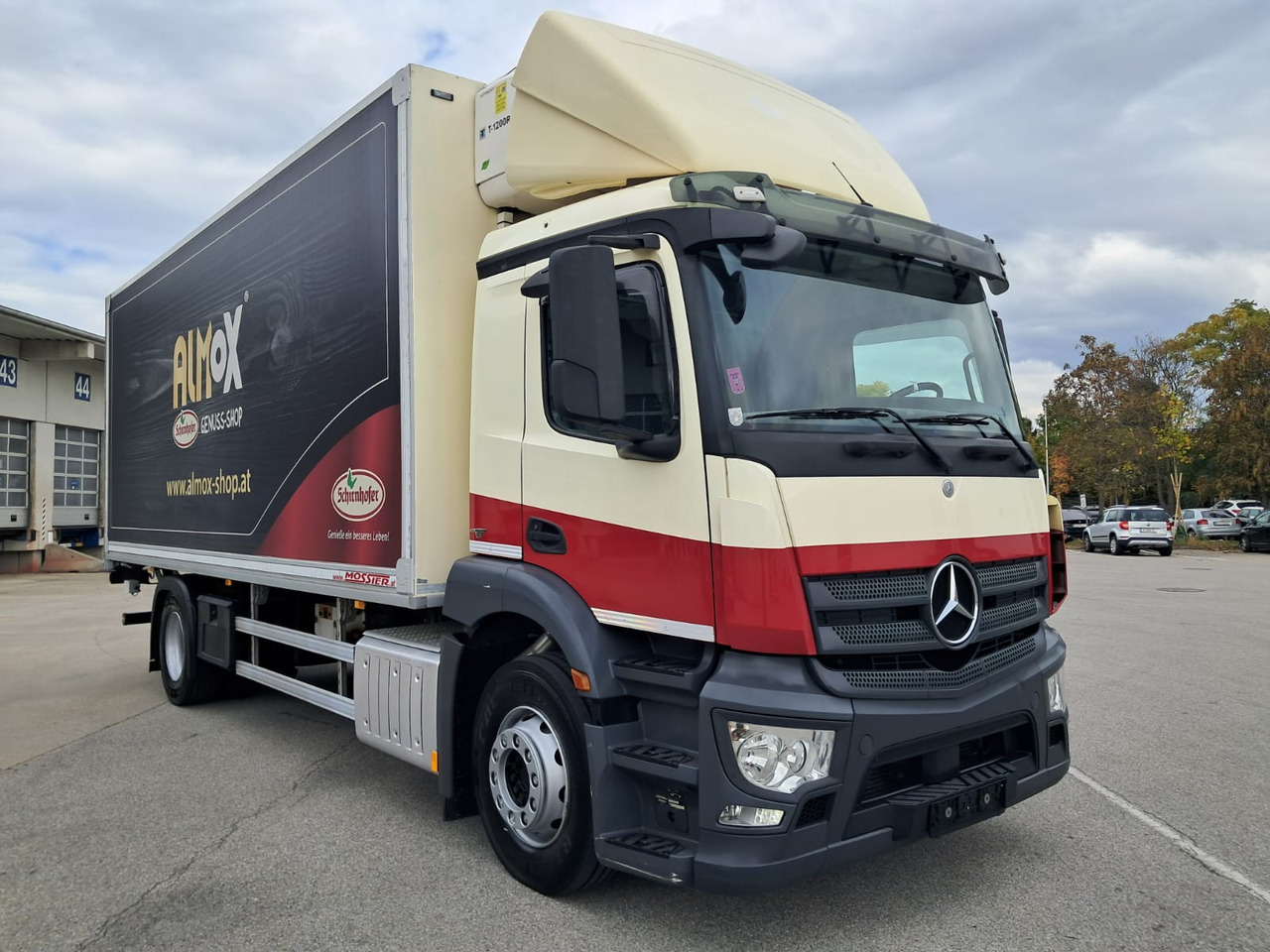 MERCEDES-BENZ Antos 1833 Kühlkoffer LBW | Standheizung | Euro 6 - משאית קירור: תמונה 2 MERCEDES-BENZ Antos 1833 Kühlkoffer LBW | Standheizung | Euro 6 - משאית קירור: תמונה 2