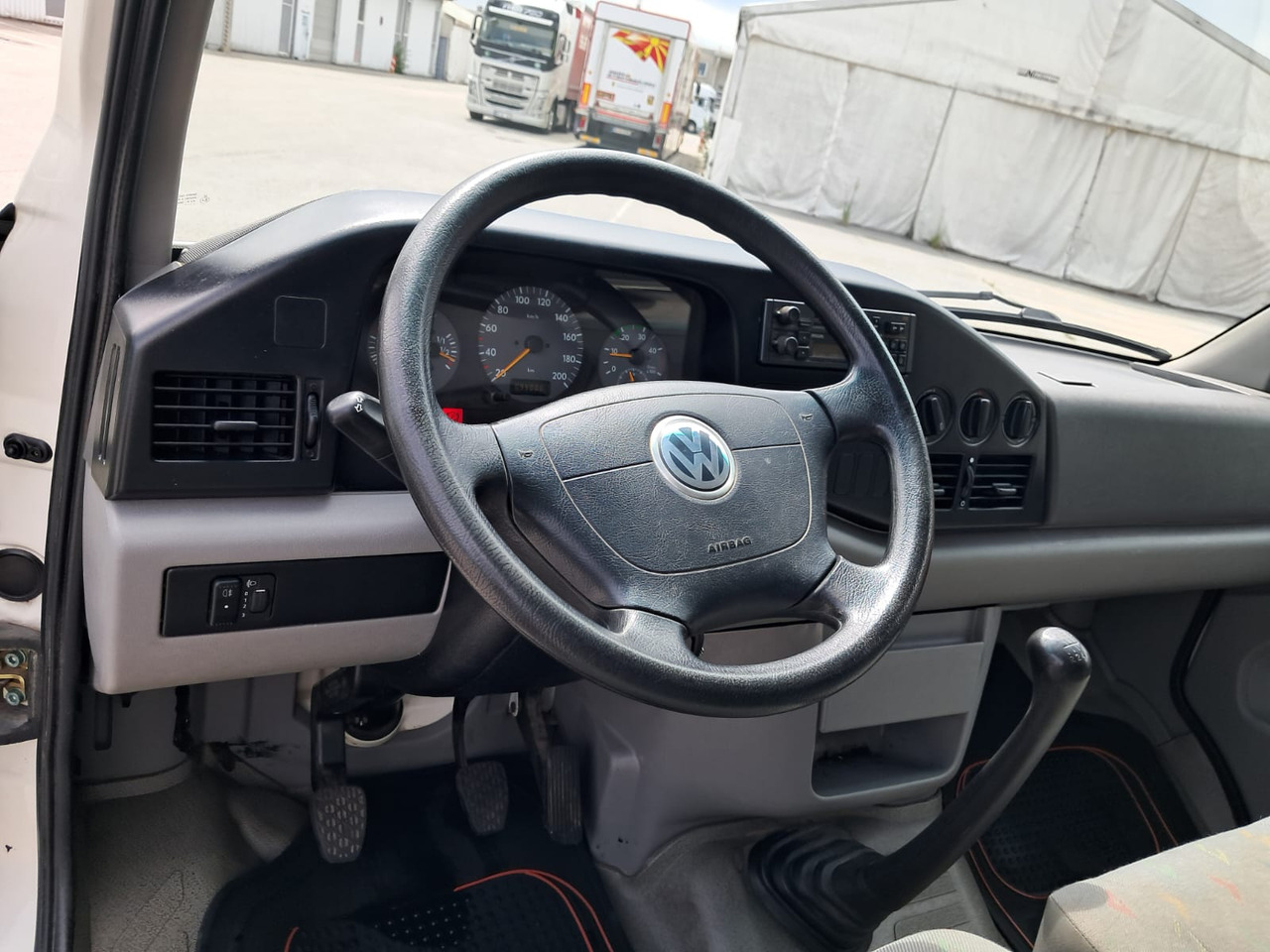 כלי רכב מסחרי עם תיבה VOLKSWAGEN LT 46-35 2.5 TDI: תמונה 17
