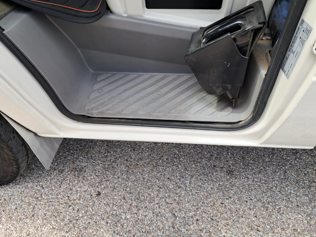 כלי רכב מסחרי עם תיבה VOLKSWAGEN LT 46-35 2.5 TDI: תמונה 15