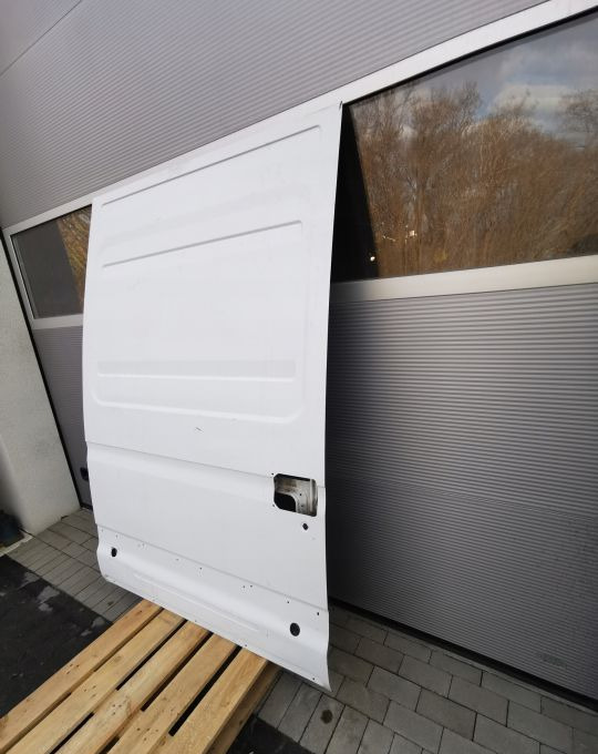 DRZWI PRZESUWNE IVECO DAILY PRAWE - דלת וחלקים עבור משאית: תמונה 2 DRZWI PRZESUWNE IVECO DAILY PRAWE - דלת וחלקים עבור משאית: תמונה 2