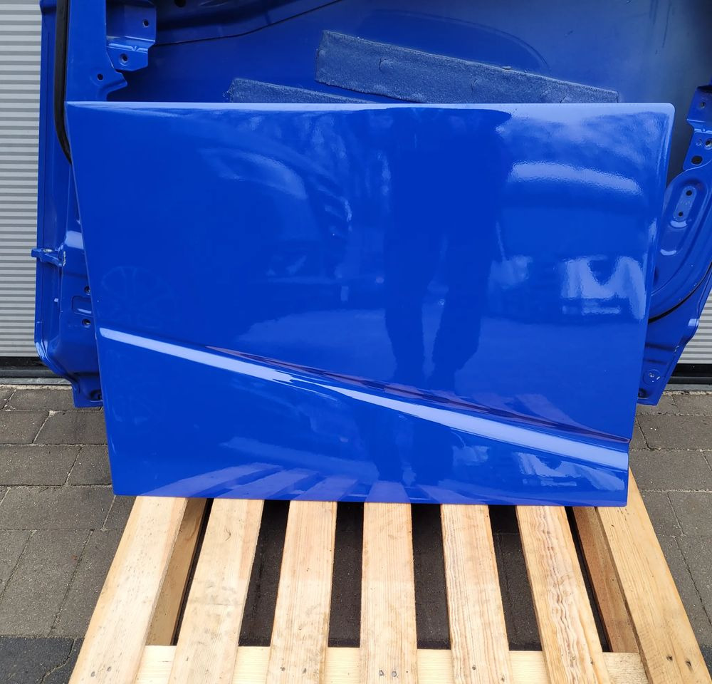 DRZWI SCHOWKA VOLVO FH4 FH5 ORYGINAŁ RH CHWALIM116 - גוף וחלק חיצוני עבור משאית: תמונה 1 DRZWI SCHOWKA VOLVO FH4 FH5 ORYGINAŁ RH CHWALIM116 - גוף וחלק חיצוני עבור משאית: תמונה 1