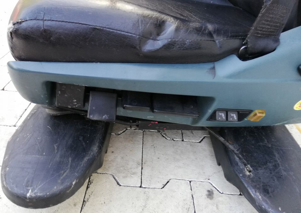 FOTEL KIEROWCY DAF XF CF LF - מושב עבור משאית: תמונה 2 FOTEL KIEROWCY DAF XF CF LF - מושב עבור משאית: תמונה 2