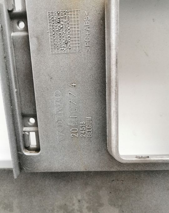 GRILL ATRAPA VOLVO Fh12 ORYGINAŁ - גריל עבור משאית: תמונה 4 GRILL ATRAPA VOLVO Fh12 ORYGINAŁ - גריל עבור משאית: תמונה 4