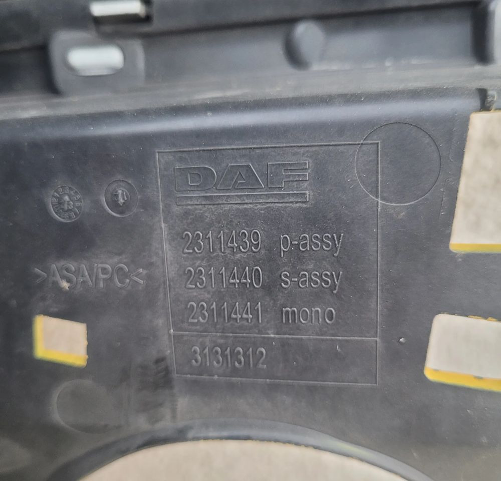 GRILL DAF XG ORYGINAŁ USZKODZONA 2311439 CHWALIM116 - גריל עבור משאית: תמונה 4 GRILL DAF XG ORYGINAŁ USZKODZONA 2311439 CHWALIM116 - גריל עבור משאית: תמונה 4