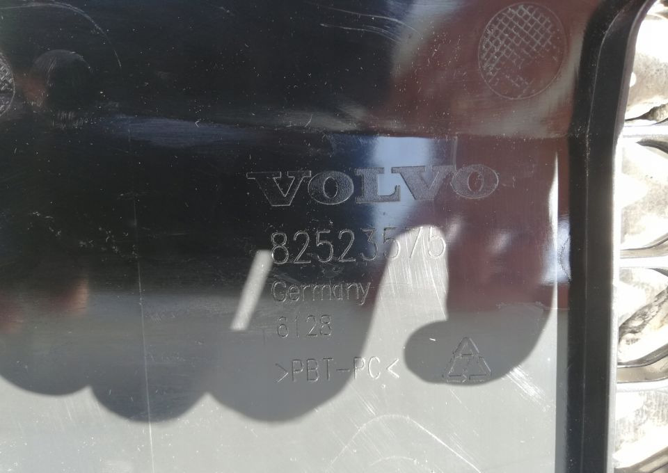 MASKA GRILL ATRAPA VOLVO FL FE 82523575 NOWY ORYG. - גריל עבור משאית: תמונה 5 MASKA GRILL ATRAPA VOLVO FL FE 82523575 NOWY ORYG. - גריל עבור משאית: תמונה 5
