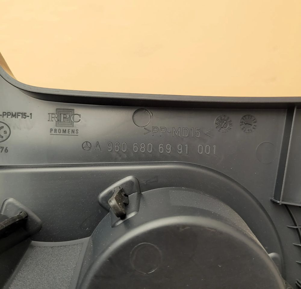 PÓŁKA KONSOLA MERCRDES ACTROS MP4 MP5 ORYGINAŁ NOWA A9606806991 CHWALIM116 - לוח מחוונים עבור משאית: תמונה 3 PÓŁKA KONSOLA MERCRDES ACTROS MP4 MP5 ORYGINAŁ NOWA A9606806991 CHWALIM116 - לוח מחוונים עבור משאית: תמונה 3