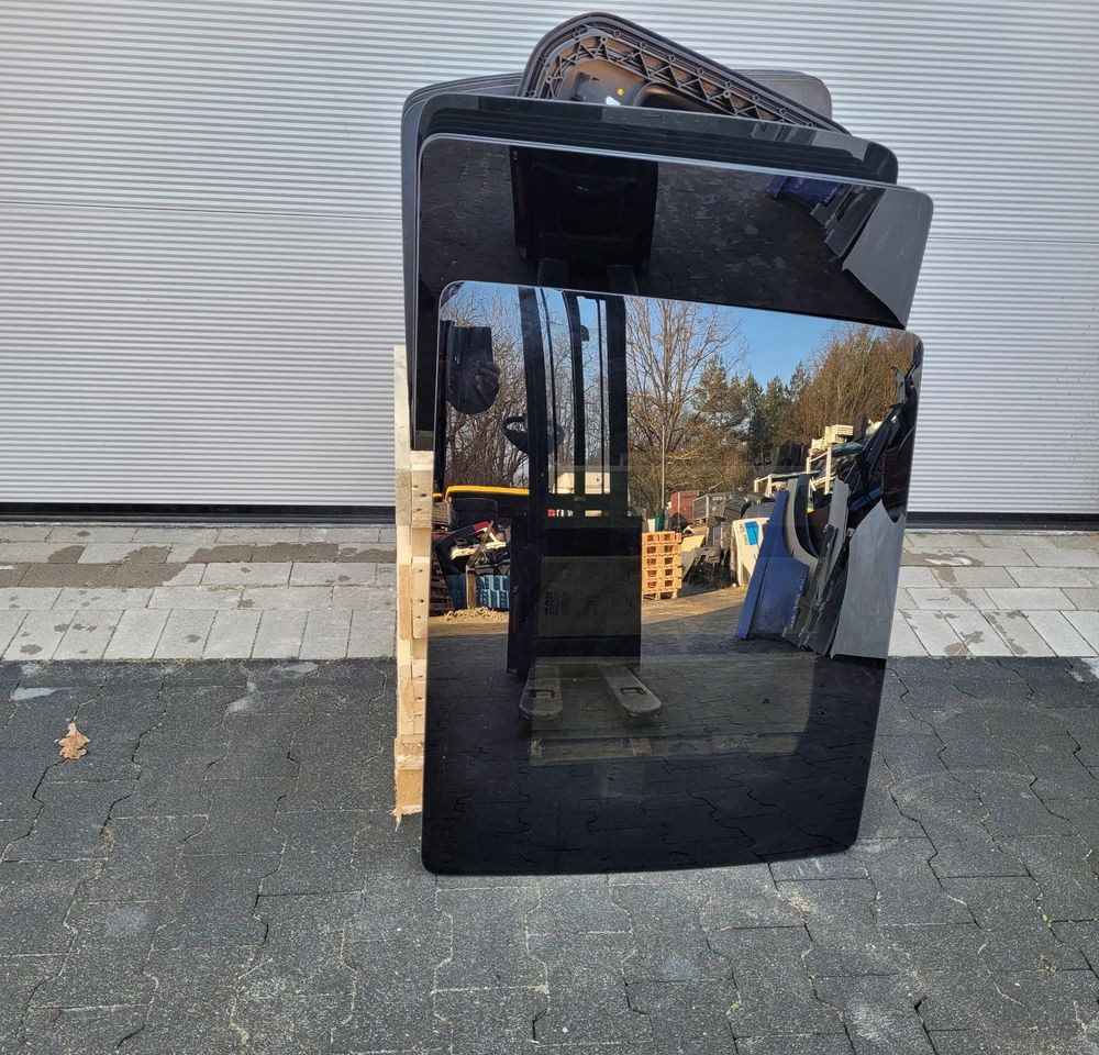 SZYBERDACH SZYBA DAF XF XG NM. 2237060 ORYGINAŁ CHWALIM116 - גוף וחלק חיצוני עבור משאית: תמונה 1 SZYBERDACH SZYBA DAF XF XG NM. 2237060 ORYGINAŁ CHWALIM116 - גוף וחלק חיצוני עבור משאית: תמונה 1