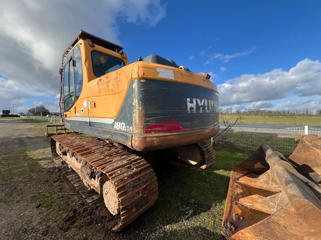 HYUNDAI ROBEX180L0-9 - מחפר סורק: תמונה 2 HYUNDAI ROBEX180L0-9 - מחפר סורק: תמונה 2