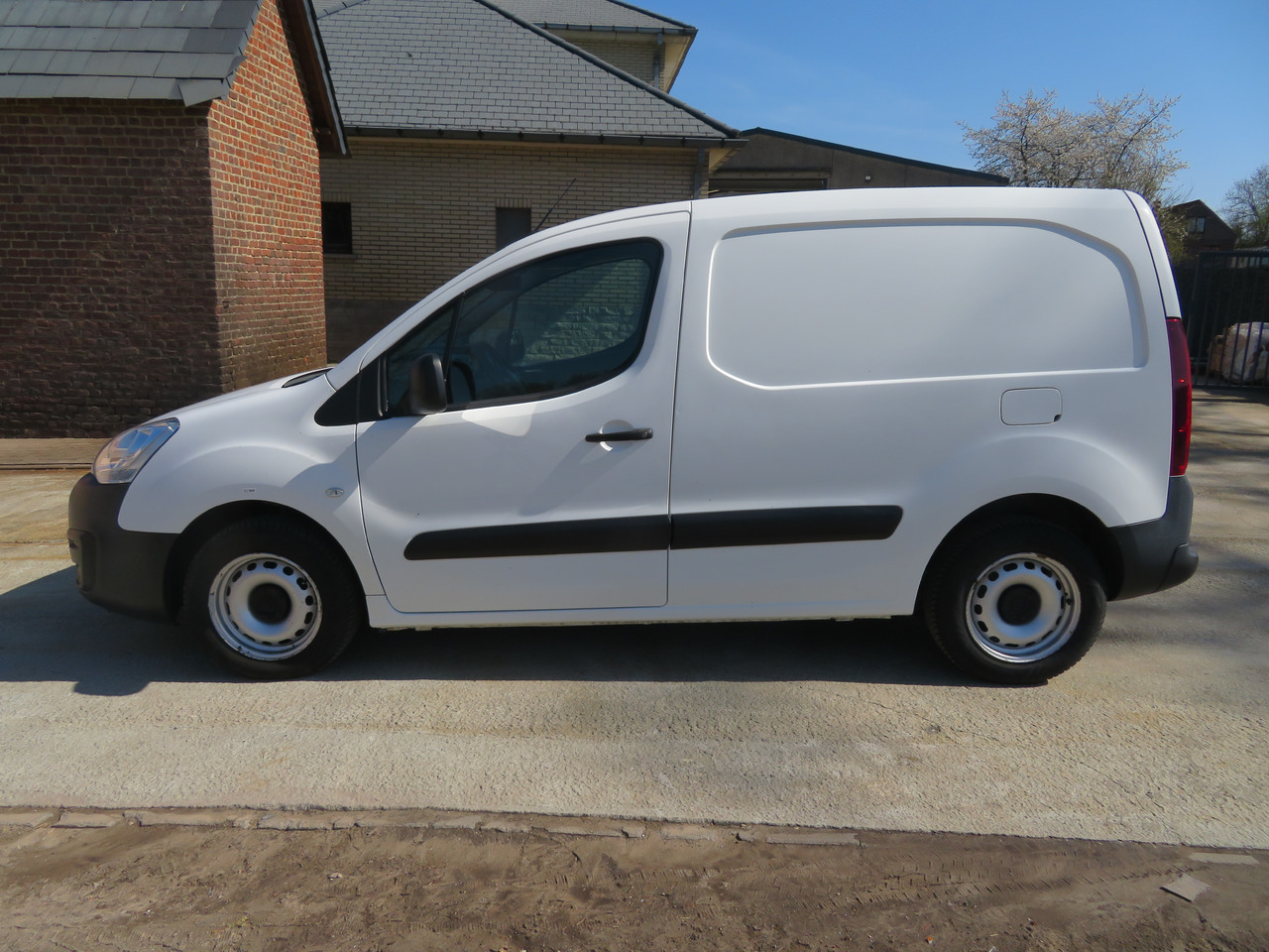 CITROËN Berlingo 1.6 BlueHDi CLUB - כלי רכב מסחרי עם לוח: תמונה 4 CITROËN Berlingo 1.6 BlueHDi CLUB - כלי רכב מסחרי עם לוח: תמונה 4