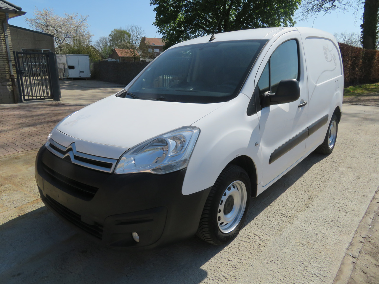 CITROËN Berlingo 1.6 BlueHDi CLUB - כלי רכב מסחרי עם לוח: תמונה 3 CITROËN Berlingo 1.6 BlueHDi CLUB - כלי רכב מסחרי עם לוח: תמונה 3