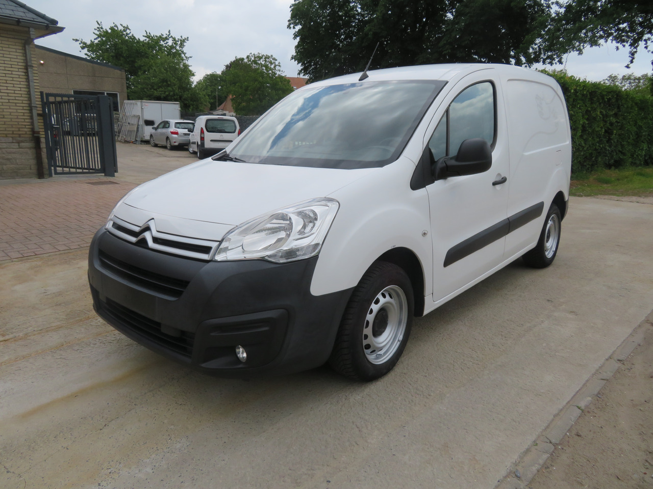 CITROËN Berlingo 1.6 BlueHDi CLUB - כלי רכב מסחרי עם לוח: תמונה 3 CITROËN Berlingo 1.6 BlueHDi CLUB - כלי רכב מסחרי עם לוח: תמונה 3