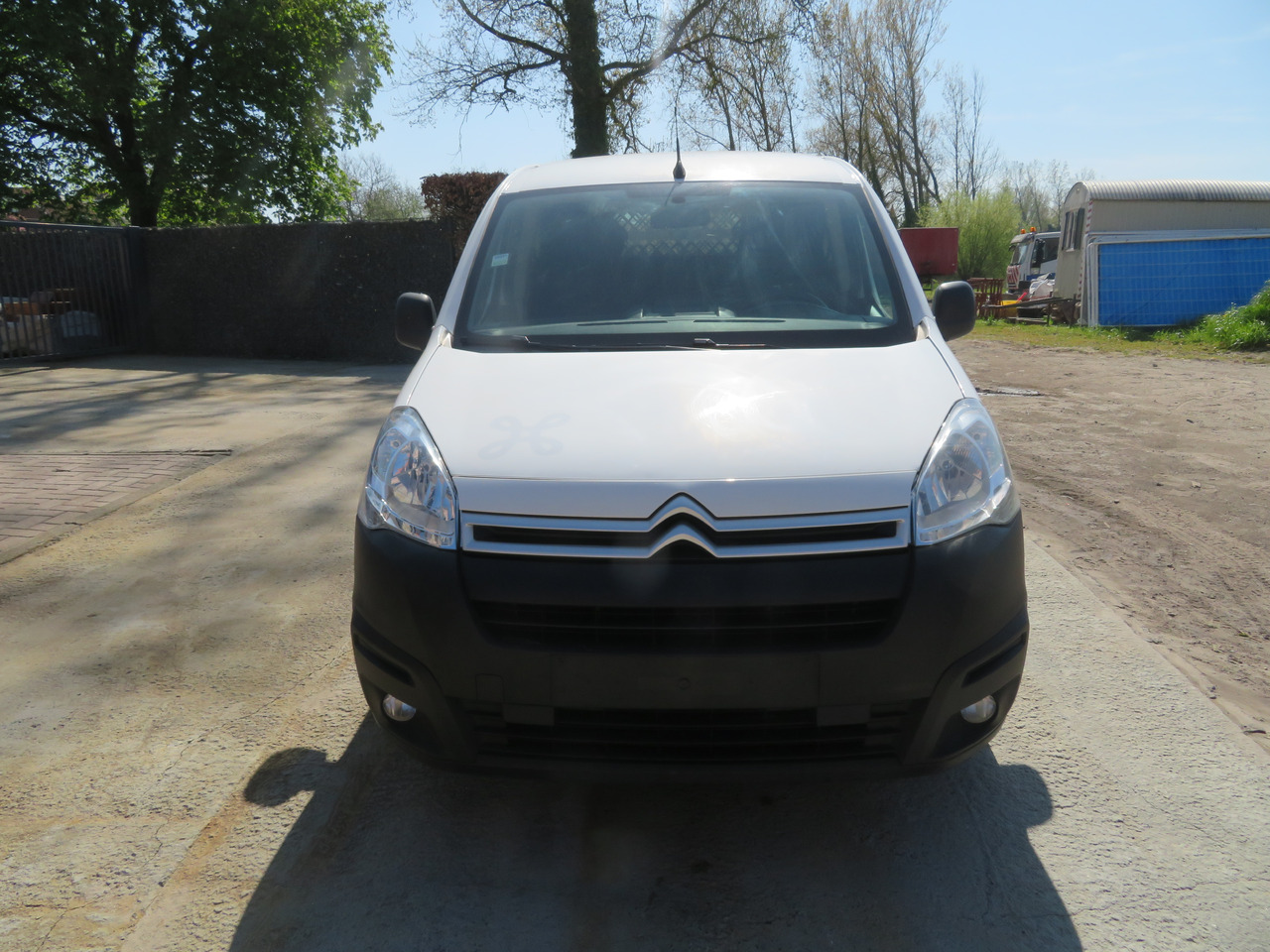 CITROËN Berlingo 1.6 BlueHDi CLUB - כלי רכב מסחרי עם לוח: תמונה 2 CITROËN Berlingo 1.6 BlueHDi CLUB - כלי רכב מסחרי עם לוח: תמונה 2