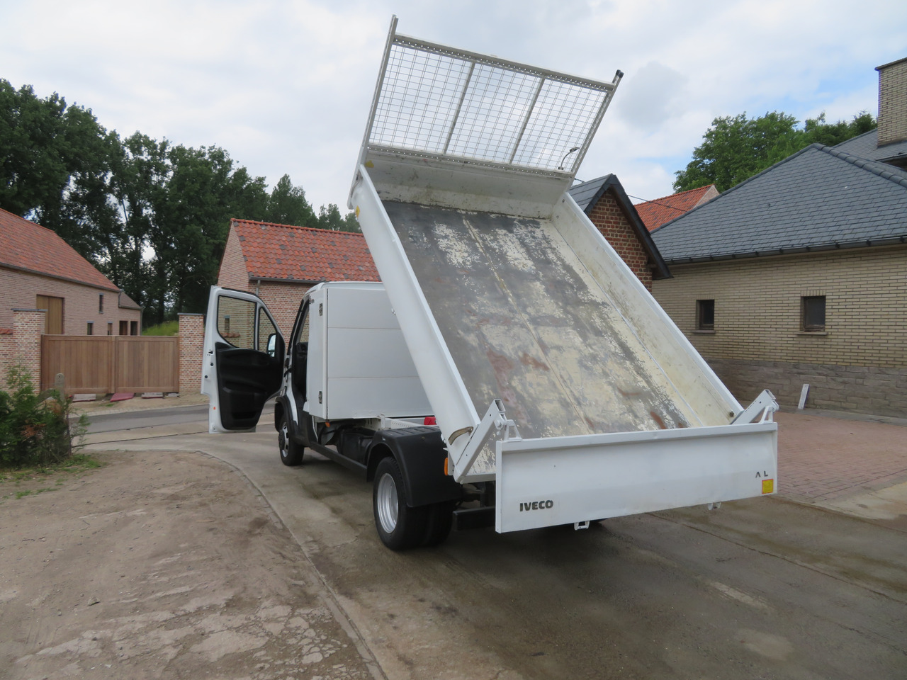 כלי רכב מסחרי מזהיר IVECO Daily 35C16 - 3.0: תמונה 12 כלי רכב מסחרי מזהיר IVECO Daily 35C16 - 3.0: תמונה 12