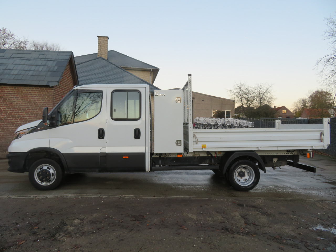 Iveco Daily 35C16 3.0 - כלי רכב מסחרי מזהיר, כלי רכב מסחרי קומבי: תמונה 4 Iveco Daily 35C16 3.0 - כלי רכב מסחרי מזהיר, כלי רכב מסחרי קומבי: תמונה 4
