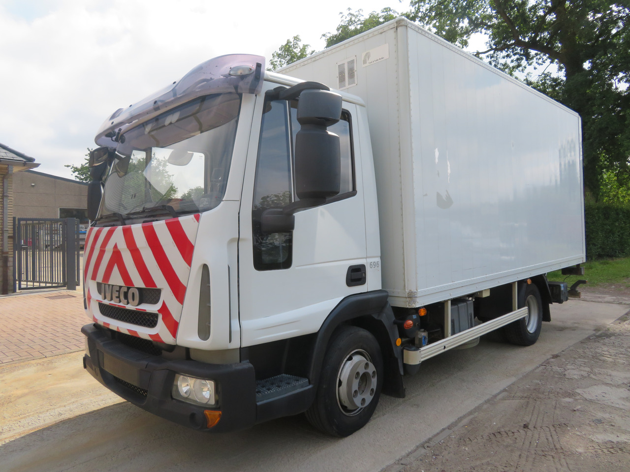 Iveco Eurocargo ML100E18 - משאית תיבה: תמונה 3 Iveco Eurocargo ML100E18 - משאית תיבה: תמונה 3