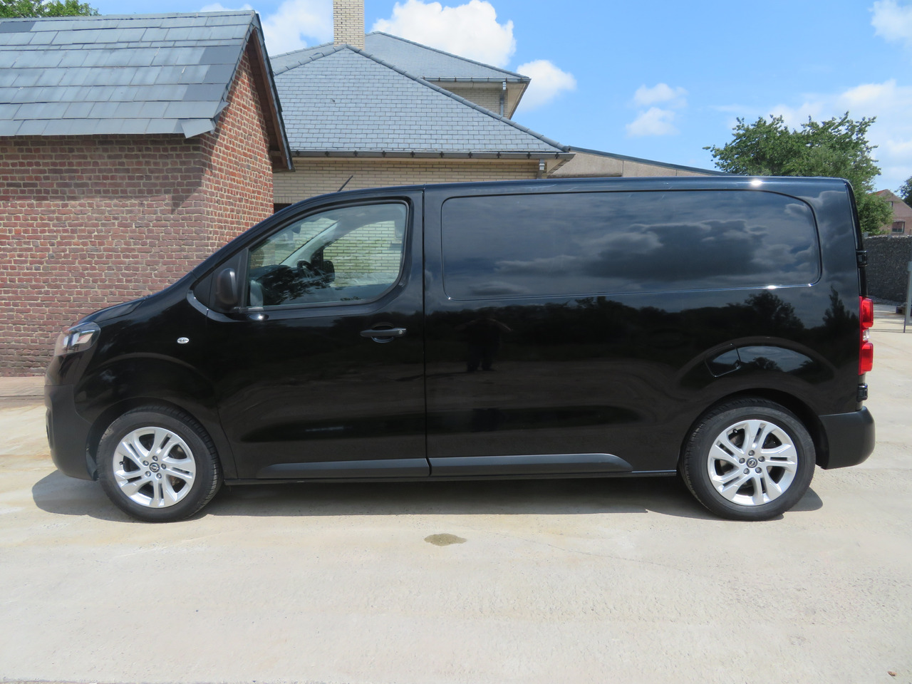 OPEL Vivaro Edition 2.0 Turbo - L2H1 - כלי רכב מסחרי קטן: תמונה 4 OPEL Vivaro Edition 2.0 Turbo - L2H1 - כלי רכב מסחרי קטן: תמונה 4
