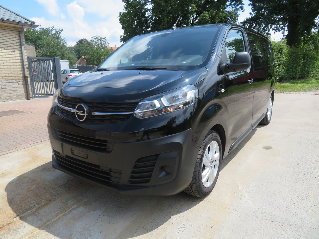 OPEL Vivaro Edition 2.0 Turbo - L2H1 - כלי רכב מסחרי קטן: תמונה 3 OPEL Vivaro Edition 2.0 Turbo - L2H1 - כלי רכב מסחרי קטן: תמונה 3