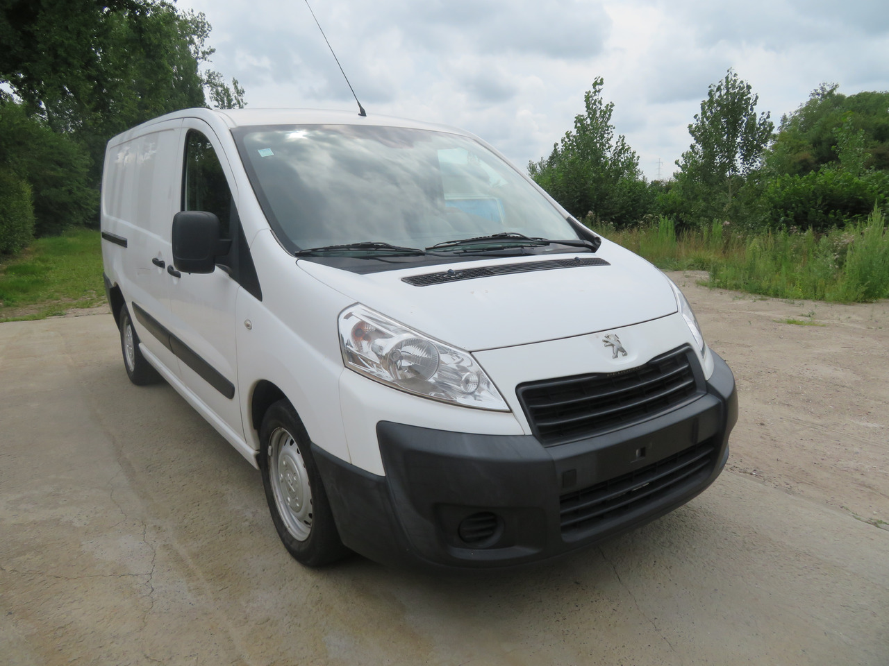 Peugeot Expert - כלי רכב מסחרי עם לוח: תמונה 1 Peugeot Expert - כלי רכב מסחרי עם לוח: תמונה 1