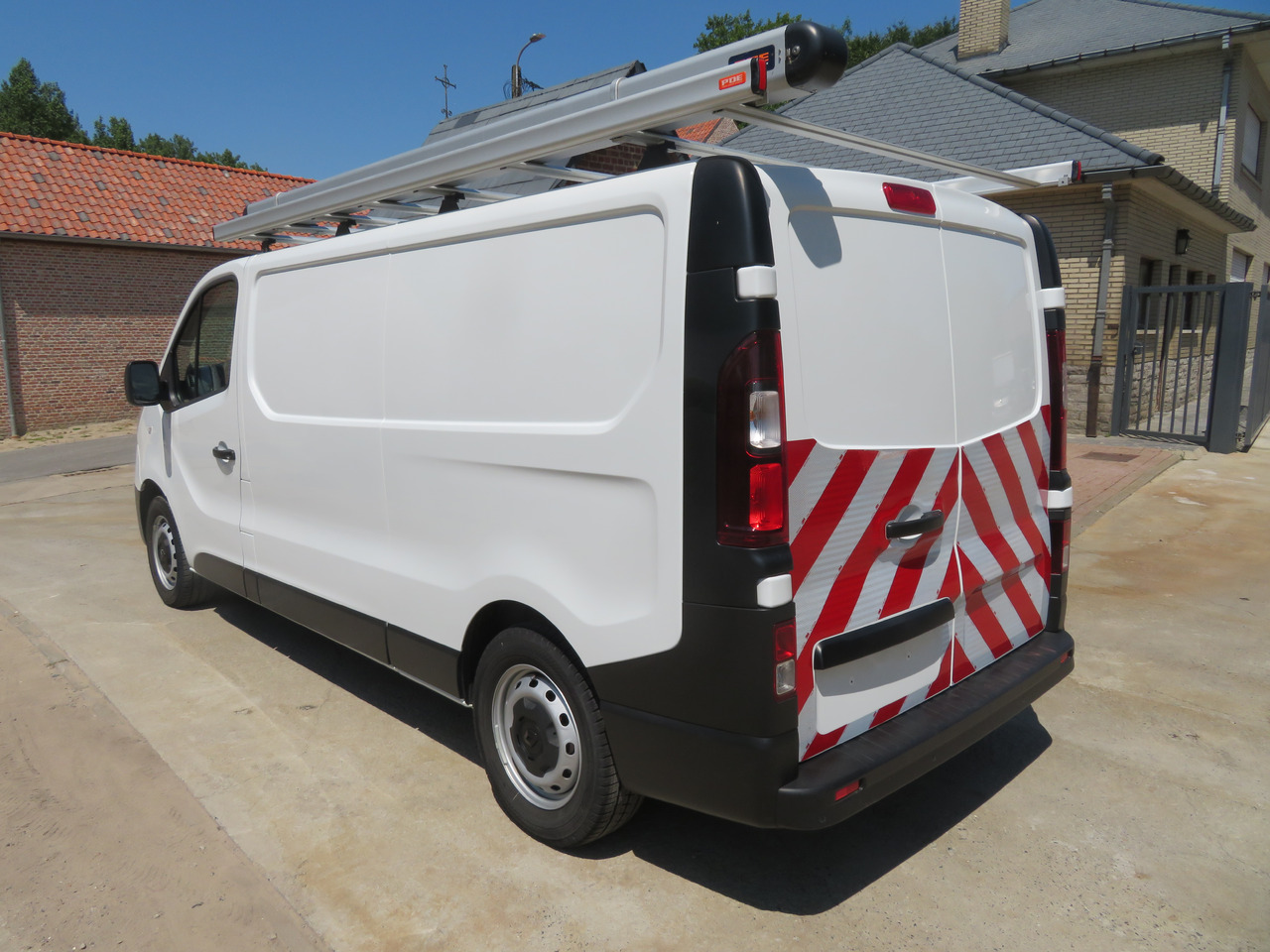 RENAULT Trafic 2.0dCi - L2H1 - כלי רכב מסחרי קטן: תמונה 5 RENAULT Trafic 2.0dCi - L2H1 - כלי רכב מסחרי קטן: תמונה 5