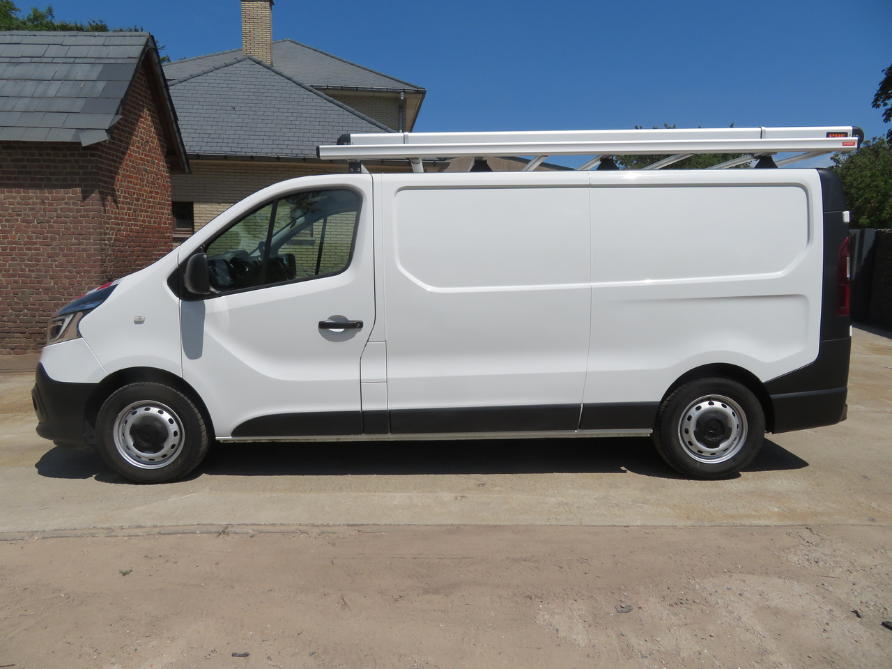 RENAULT Trafic 2.0dCi - L2H1 - כלי רכב מסחרי קטן: תמונה 4 RENAULT Trafic 2.0dCi - L2H1 - כלי רכב מסחרי קטן: תמונה 4